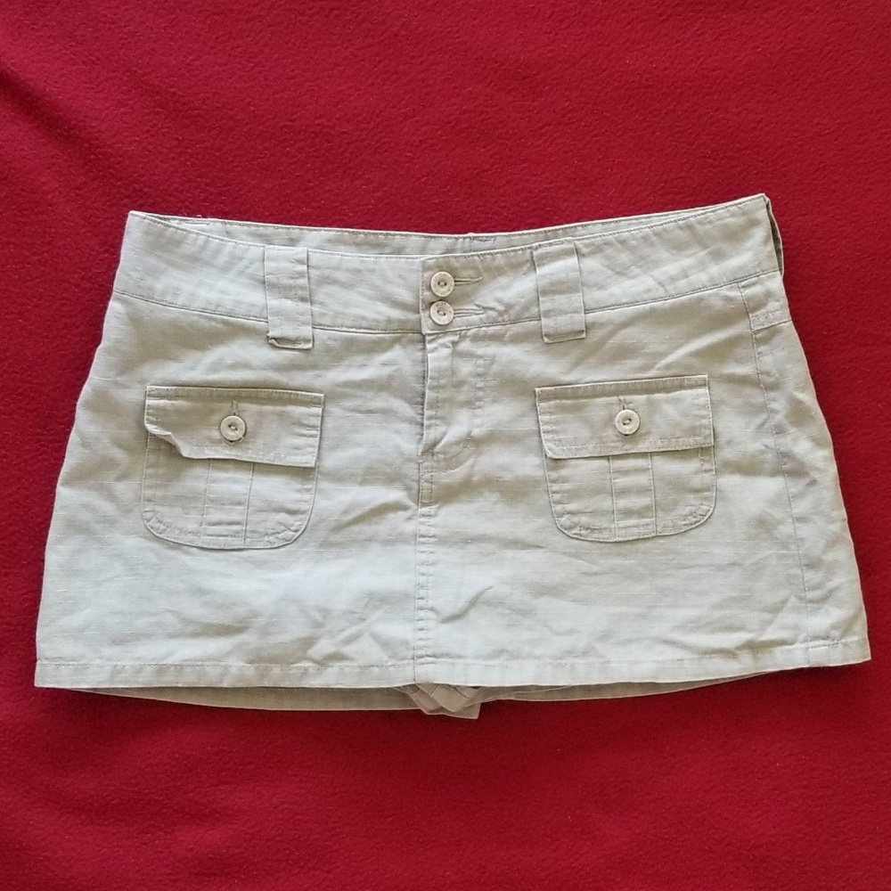 L.E.I. Beige women's skort size 5 skirt